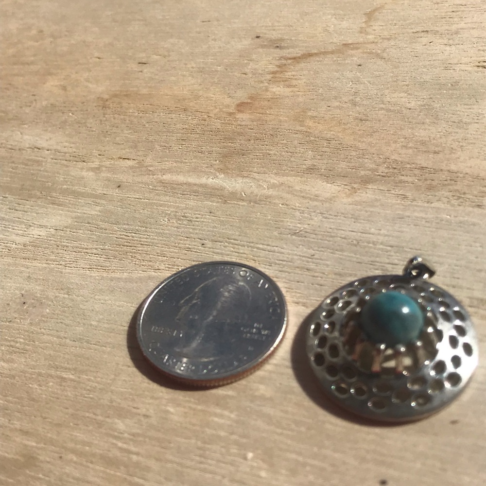 Circular Turquoise Pendant - Picture 4 of 4